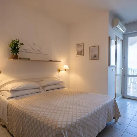 Hotel Continental Cattolica Exterior photo